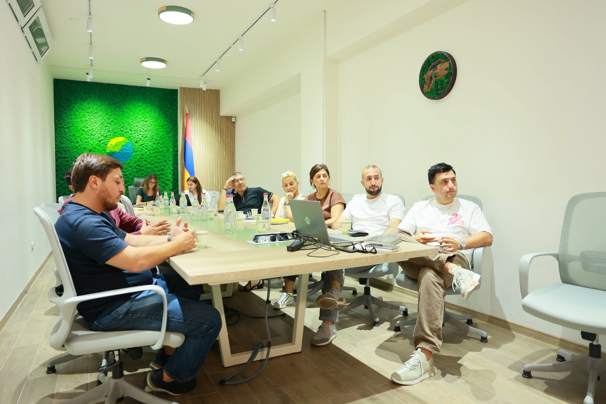 Շարունակվում են պլաստիկ արտադրանքի օրենսդրական սահմանափակումների վերաբերյալ իրազեկման հանդիպումները